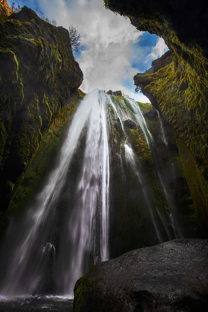 Waterfall on the southern coast of Iceland